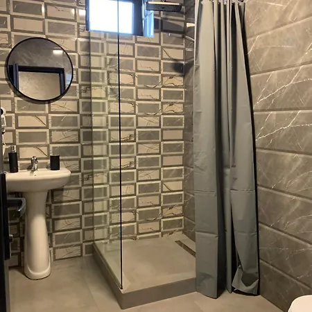 Paravanhouse בית הארחה *